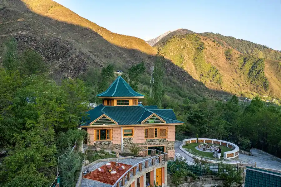 Serafina, Srinagar