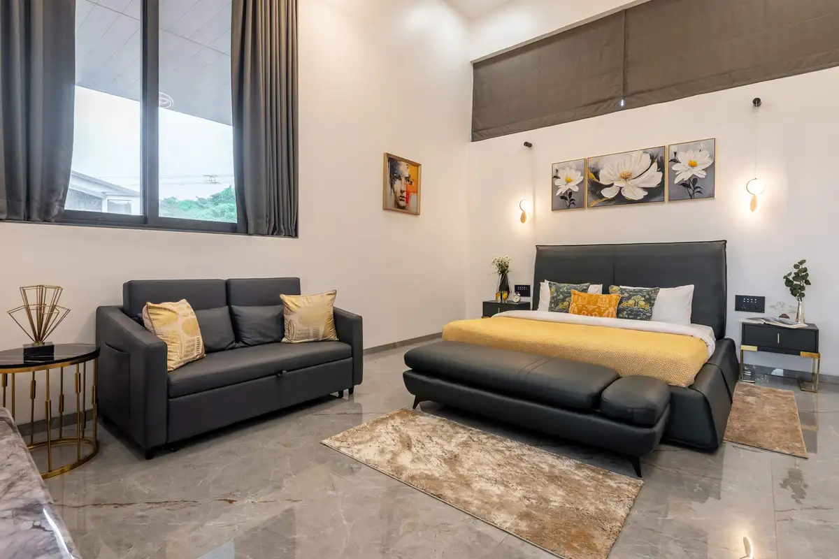 Seraphine, Lonavala