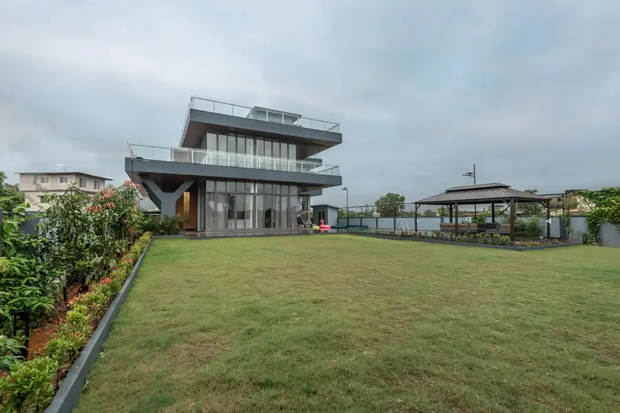 Seraphine, Lonavala