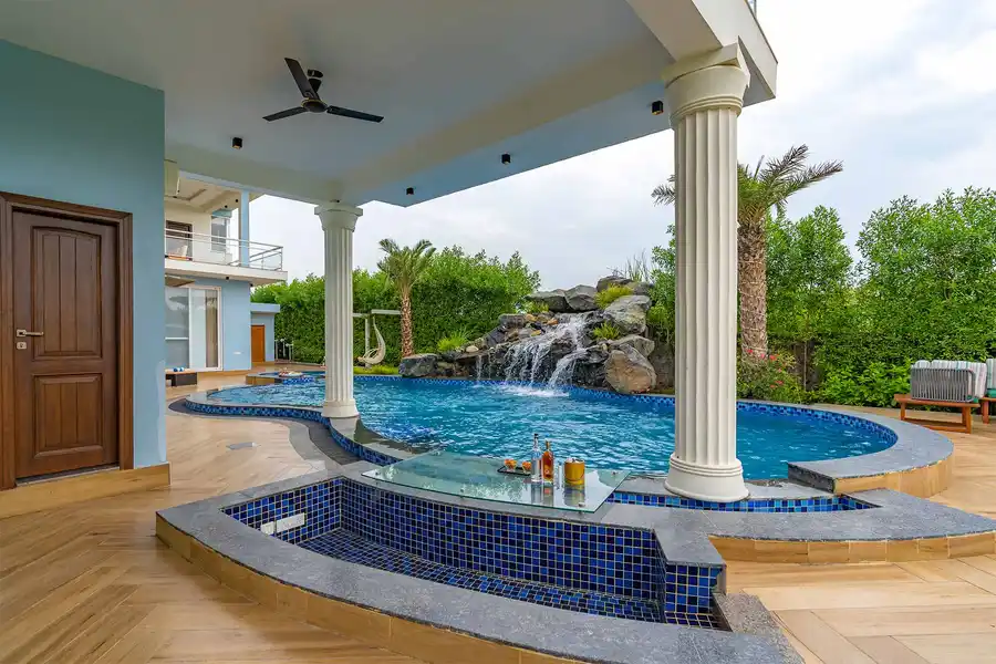 Serenity Farms w/ Pool, New Delhi