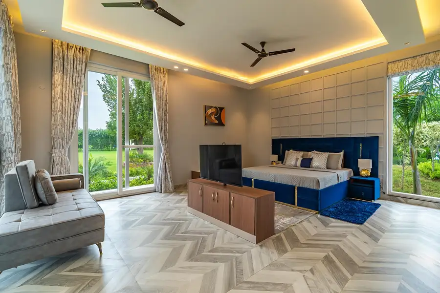 Serenity Farms w/ Pool, New Delhi