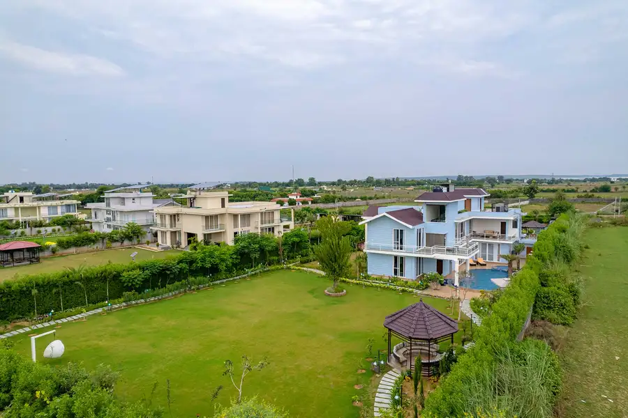 Serenity Farms w/ Pool, New Delhi