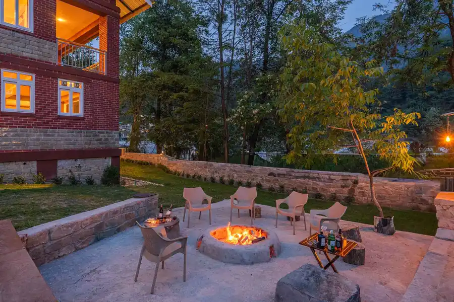 Shamrock Riverfront, Manali