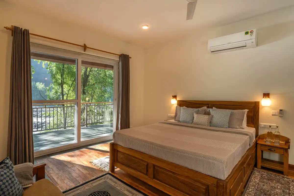 Shamrock Riverfront, Manali