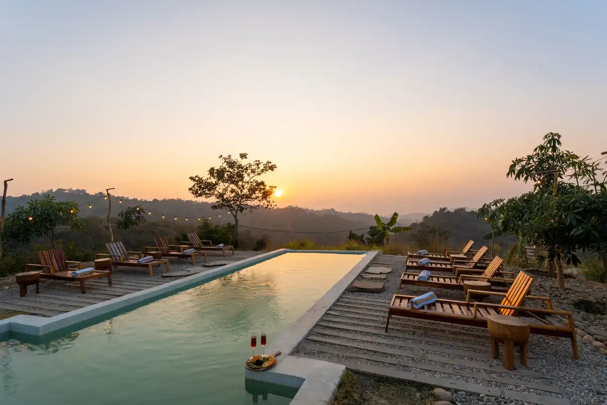 Sheesham @ Artisanal Heights w/ Jacuzzi and Infinity Pool, Una