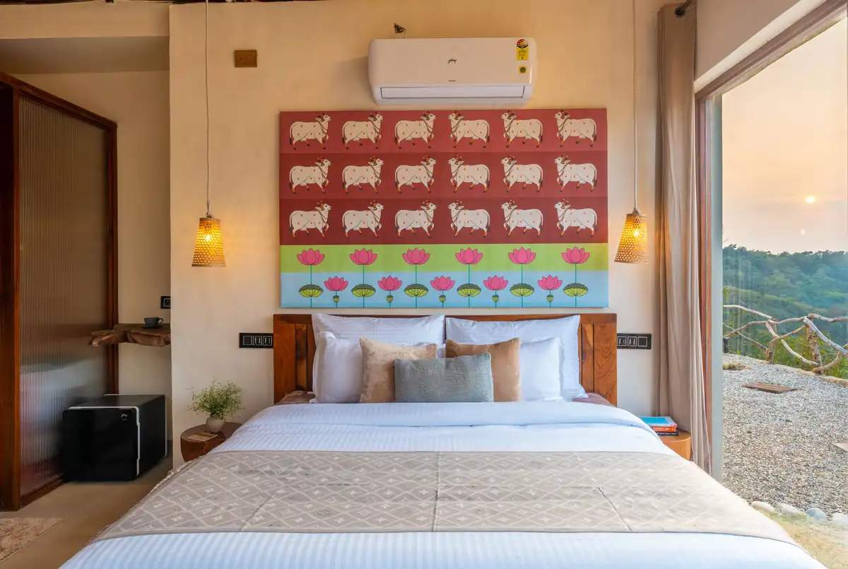 Sheesham @ Artisanal Heights w/ Jacuzzi and Infinity Pool, Una