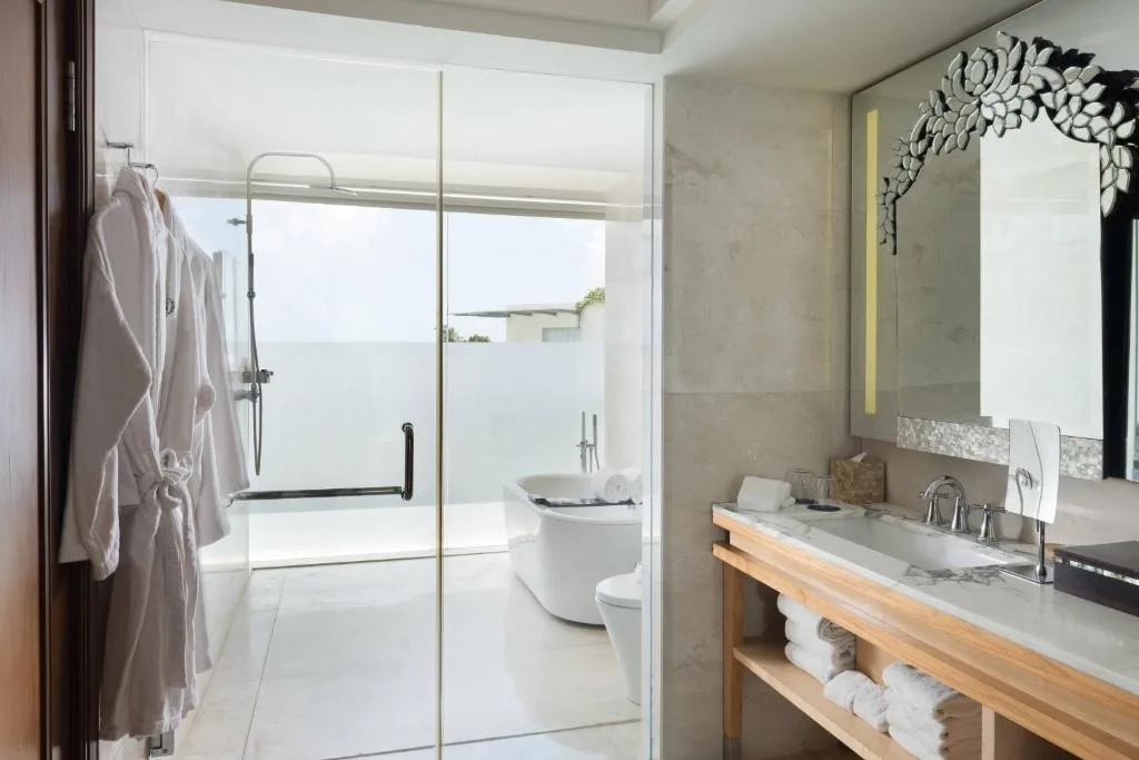 Sheraton Bali Kuta Resort Bathroom