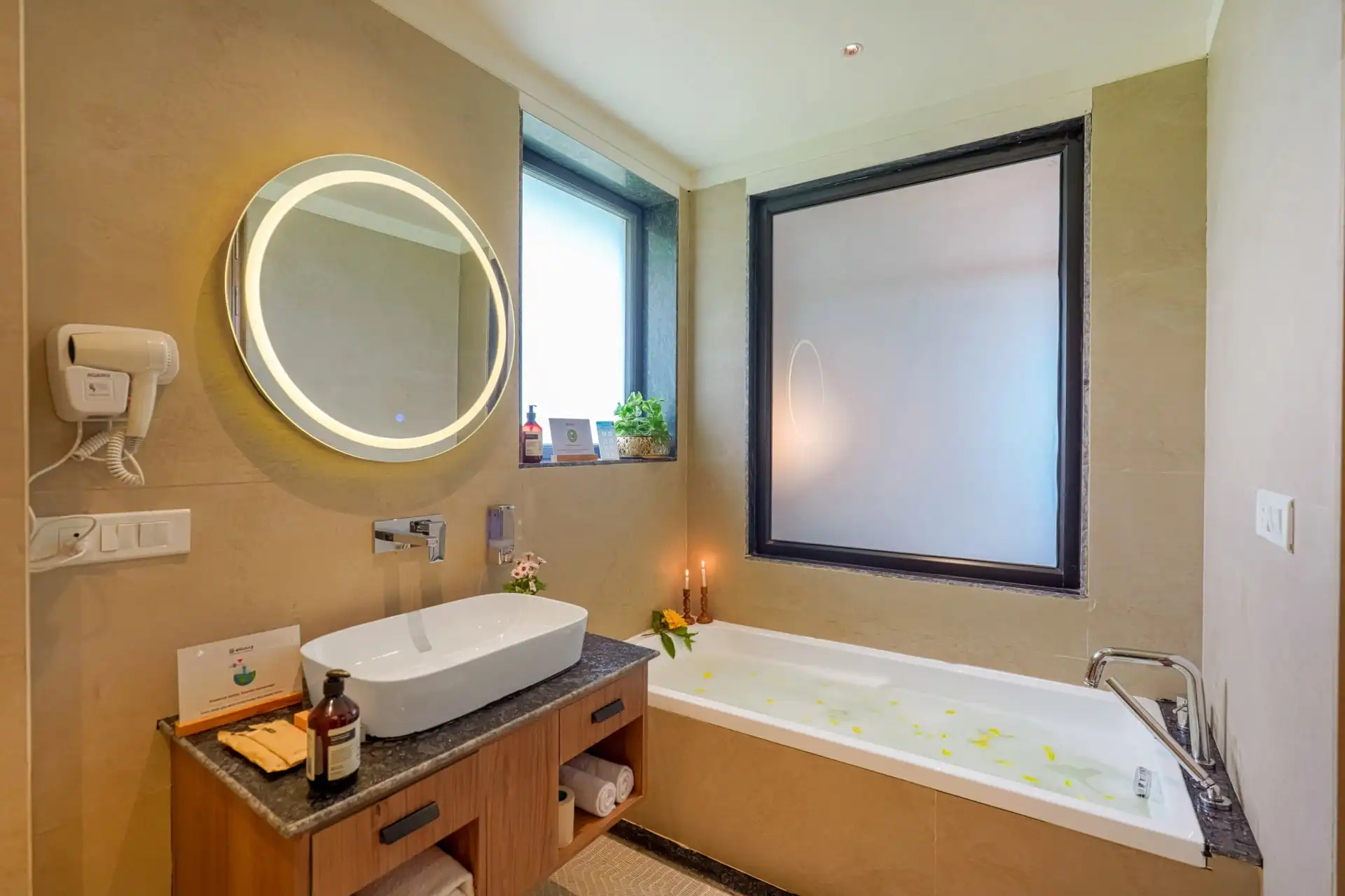 Shilayvas - Centrally Heated Cottages with Bathtub - Kufri Chail Road, Shimla