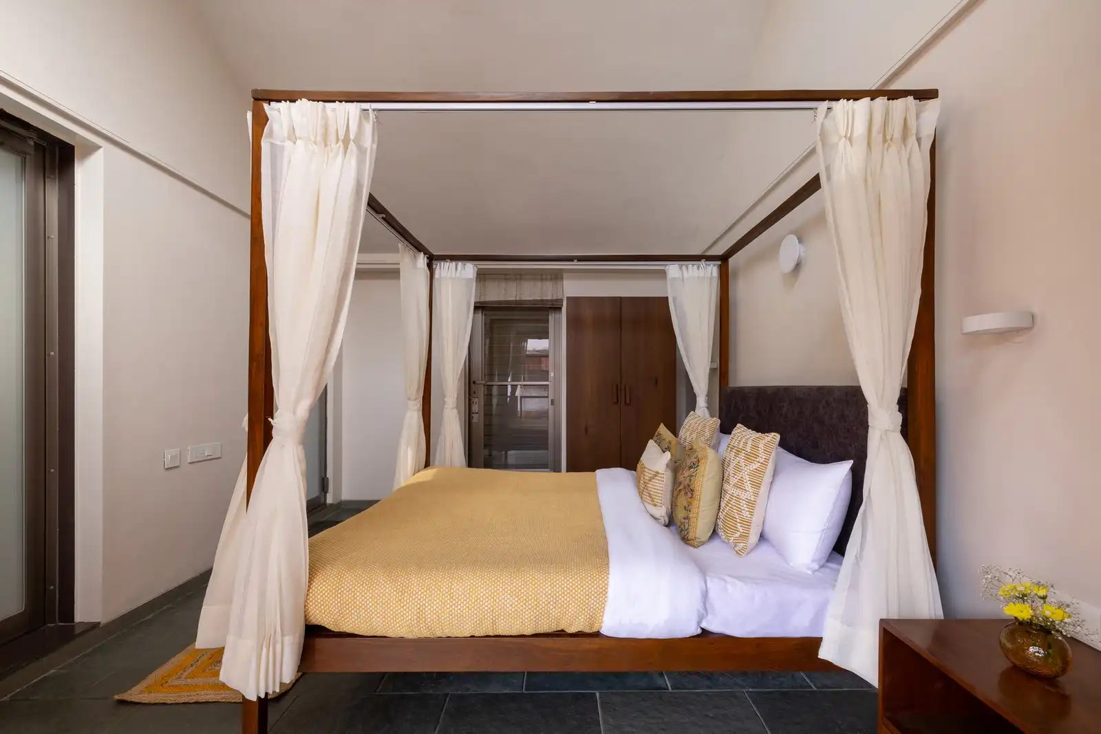 Sienna Breeze, Lonavala