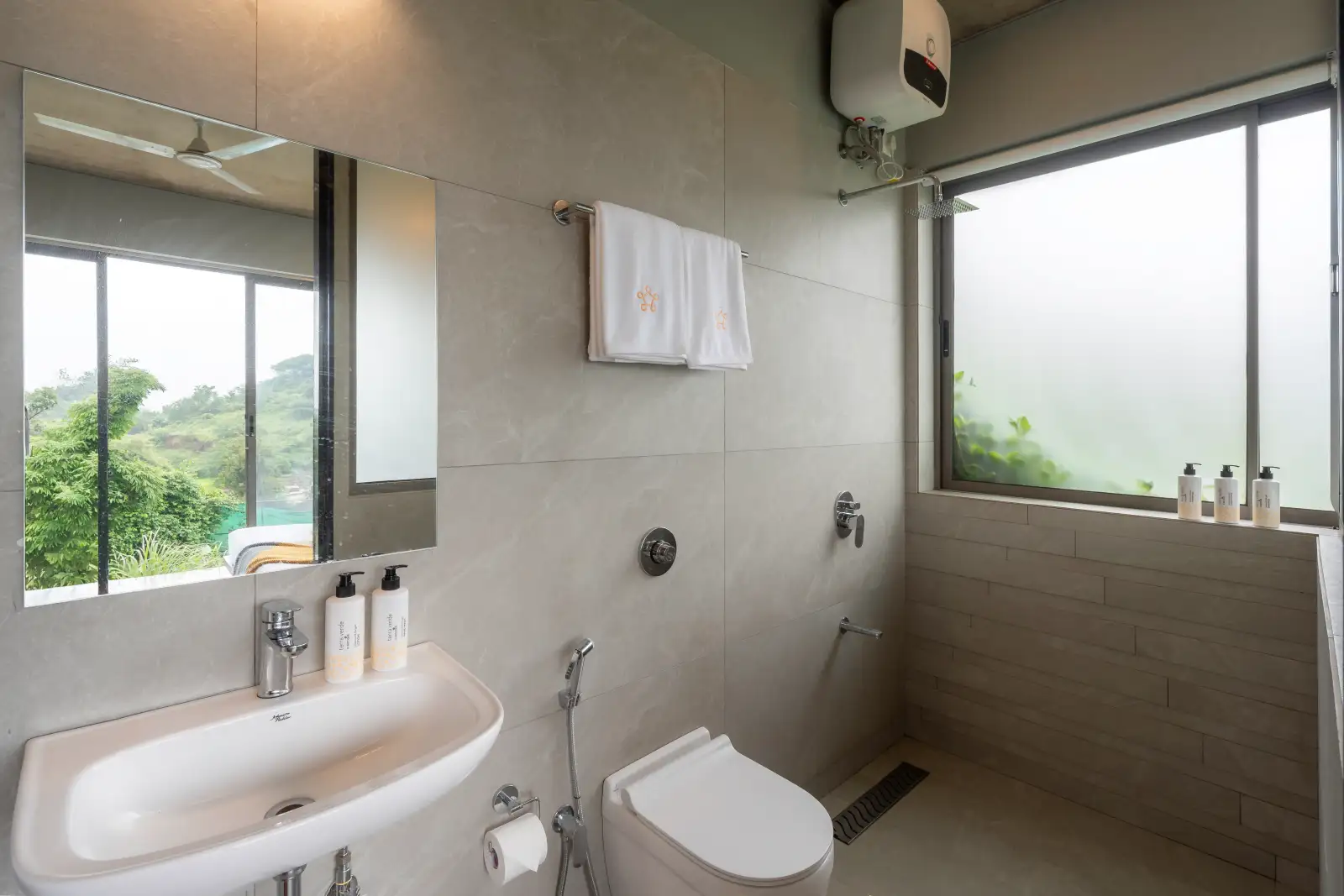 SilverGlass Lakeview, Igatpuri