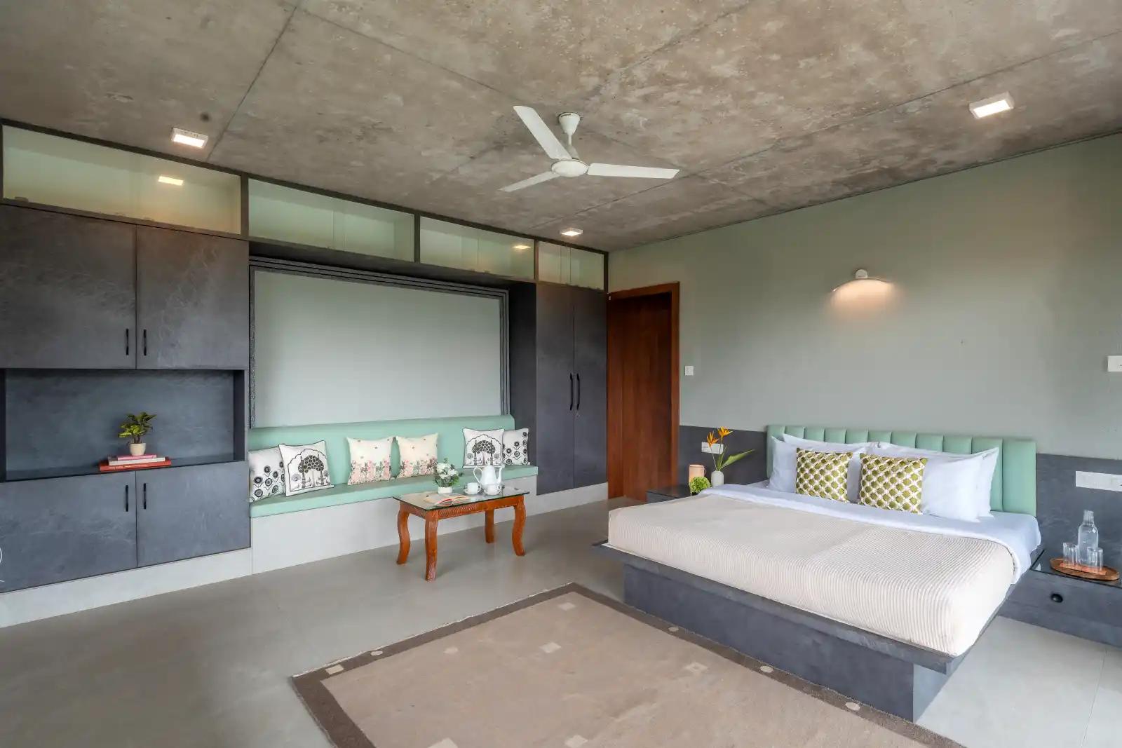 SilverGlass Lakeview, Igatpuri