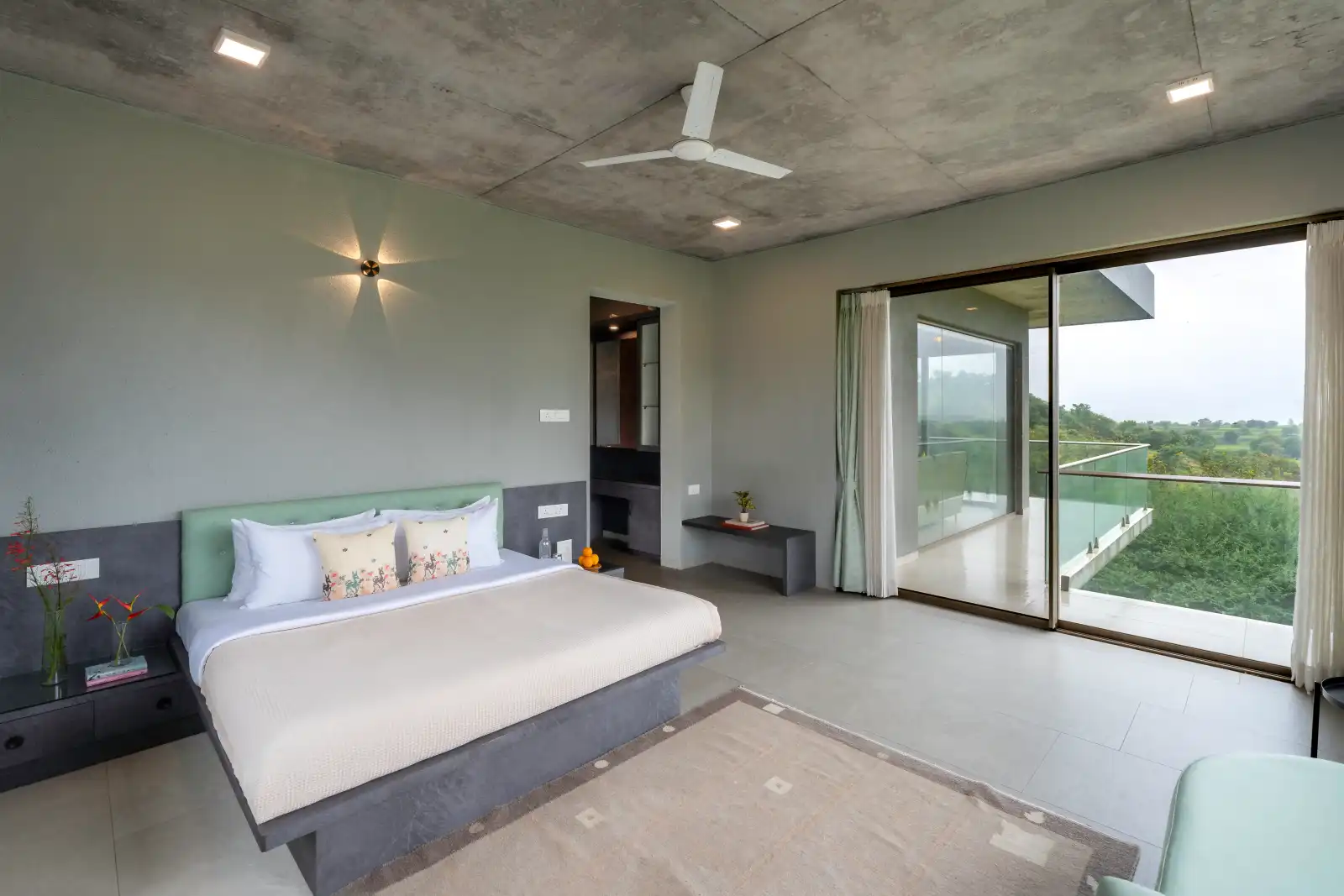 SilverGlass Lakeview, Igatpuri
