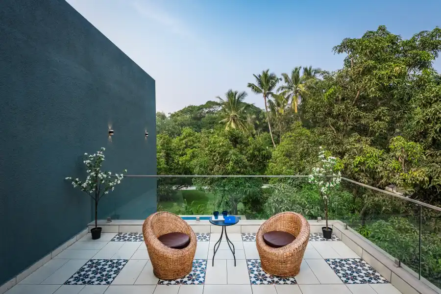 Six Degrees, Alibaug