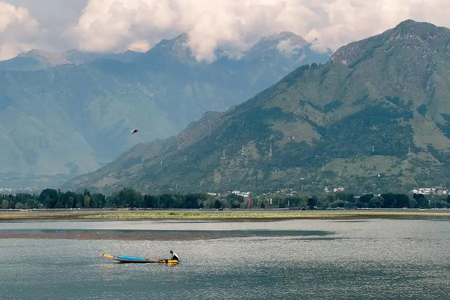 Snow w/ Lake View @ Buhayra by The Dal, Srinagar
