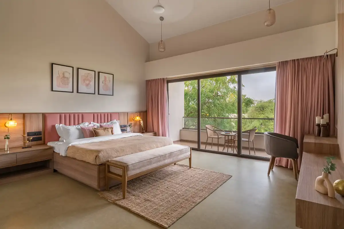 Solaris, Alibaug