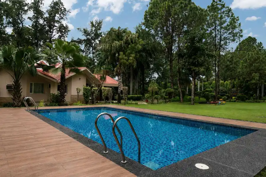 Solitude in the Woods W/ Outdoor Pool, New Delhi