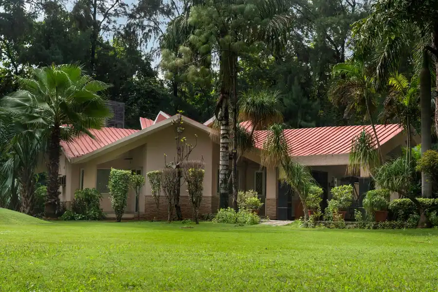 Solitude in the Woods W/ Outdoor Pool, New Delhi