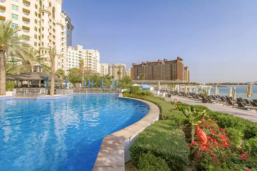 Spacious 1 BR in Shoreline Near Palm Mall, Dubai