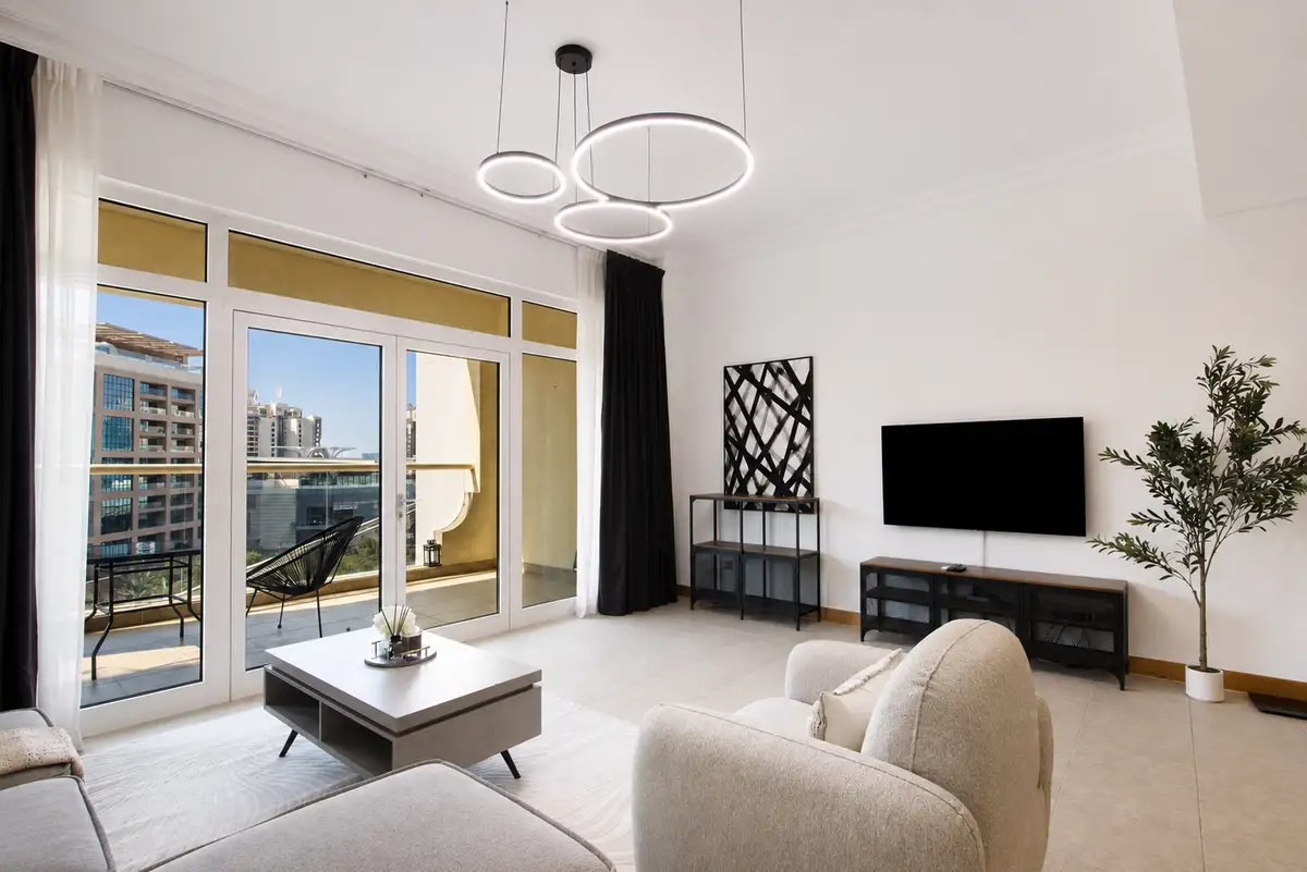 Spacious 1 BR in Shoreline Near Palm Mall, Dubai