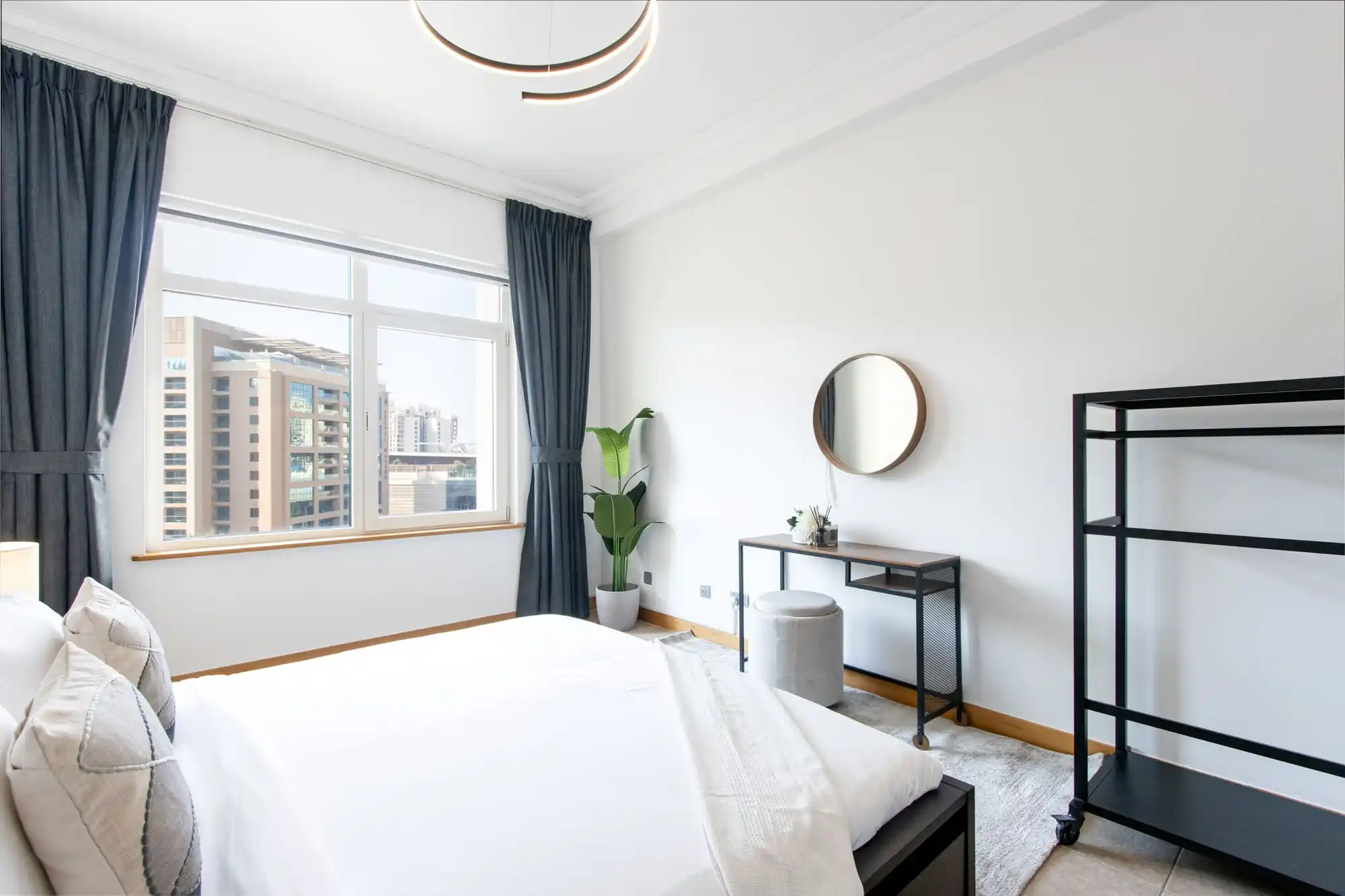 Spacious 1 BR in Shoreline Near Palm Mall, Dubai