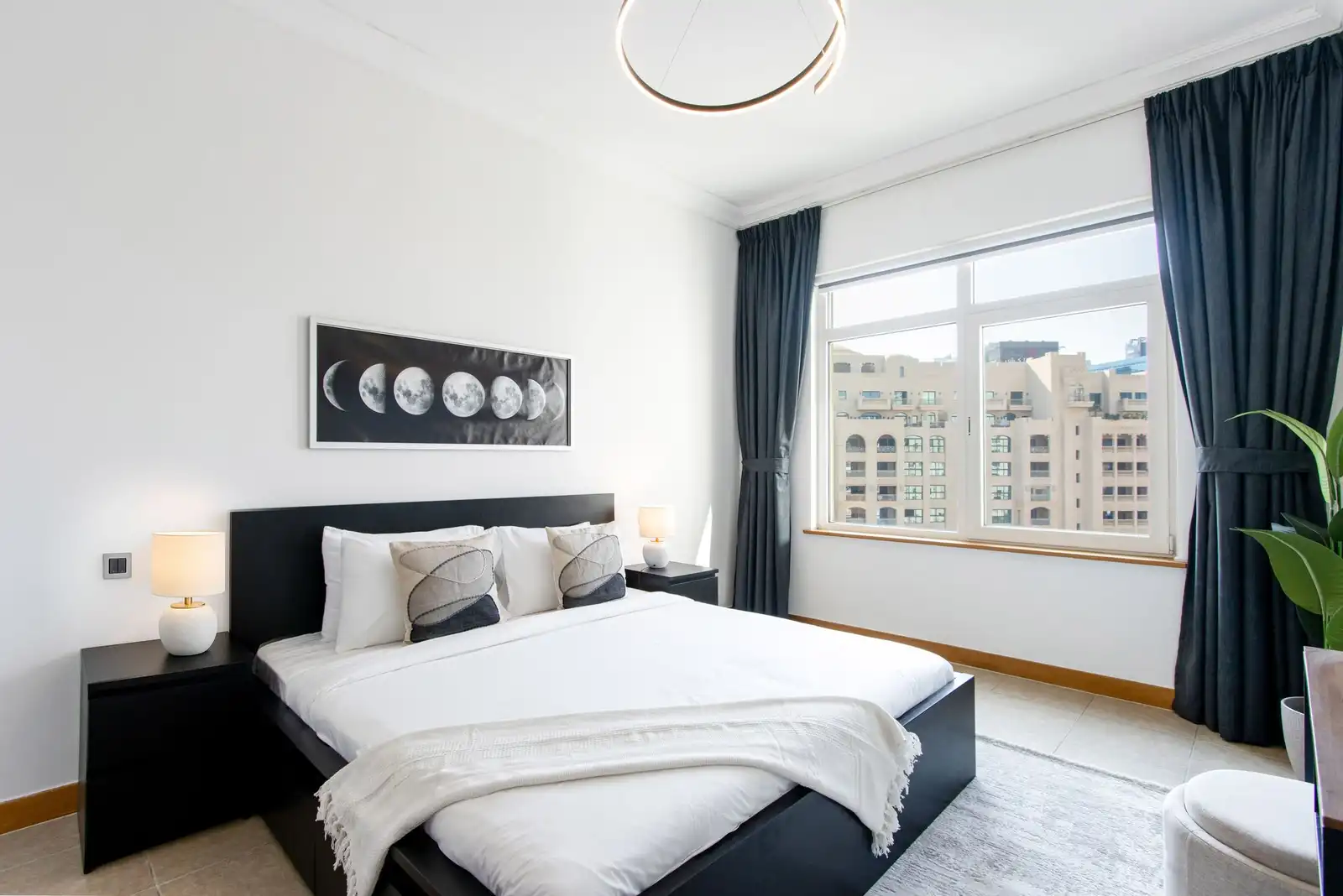 Spacious 1 BR in Shoreline Near Palm Mall, Dubai