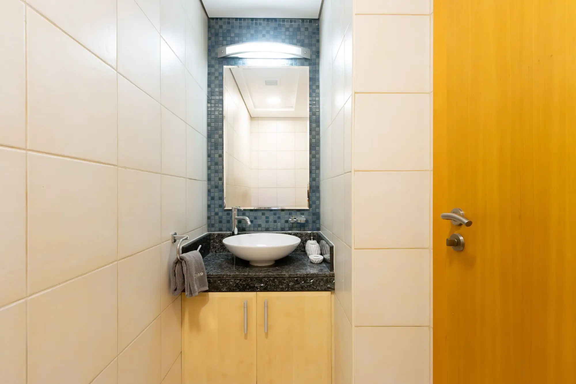 Spacious 1 BR in Shoreline Near Palm Mall, Dubai