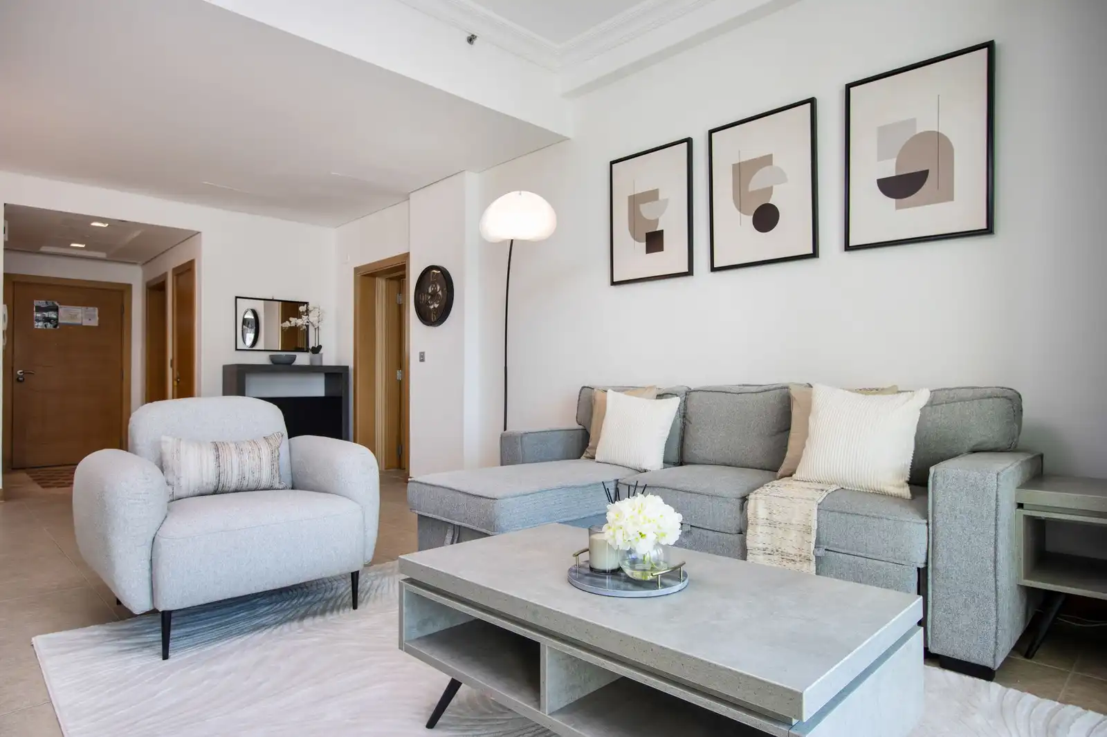 Spacious 1 BR in Shoreline Near Palm Mall, Dubai