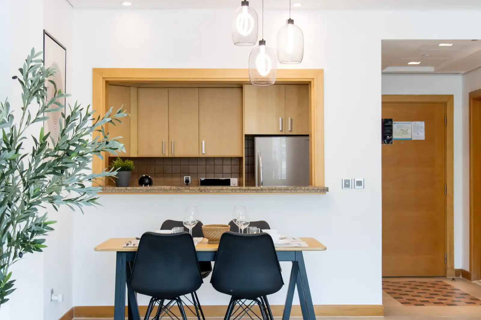 Spacious 1 BR in Shoreline Near Palm Mall, Dubai