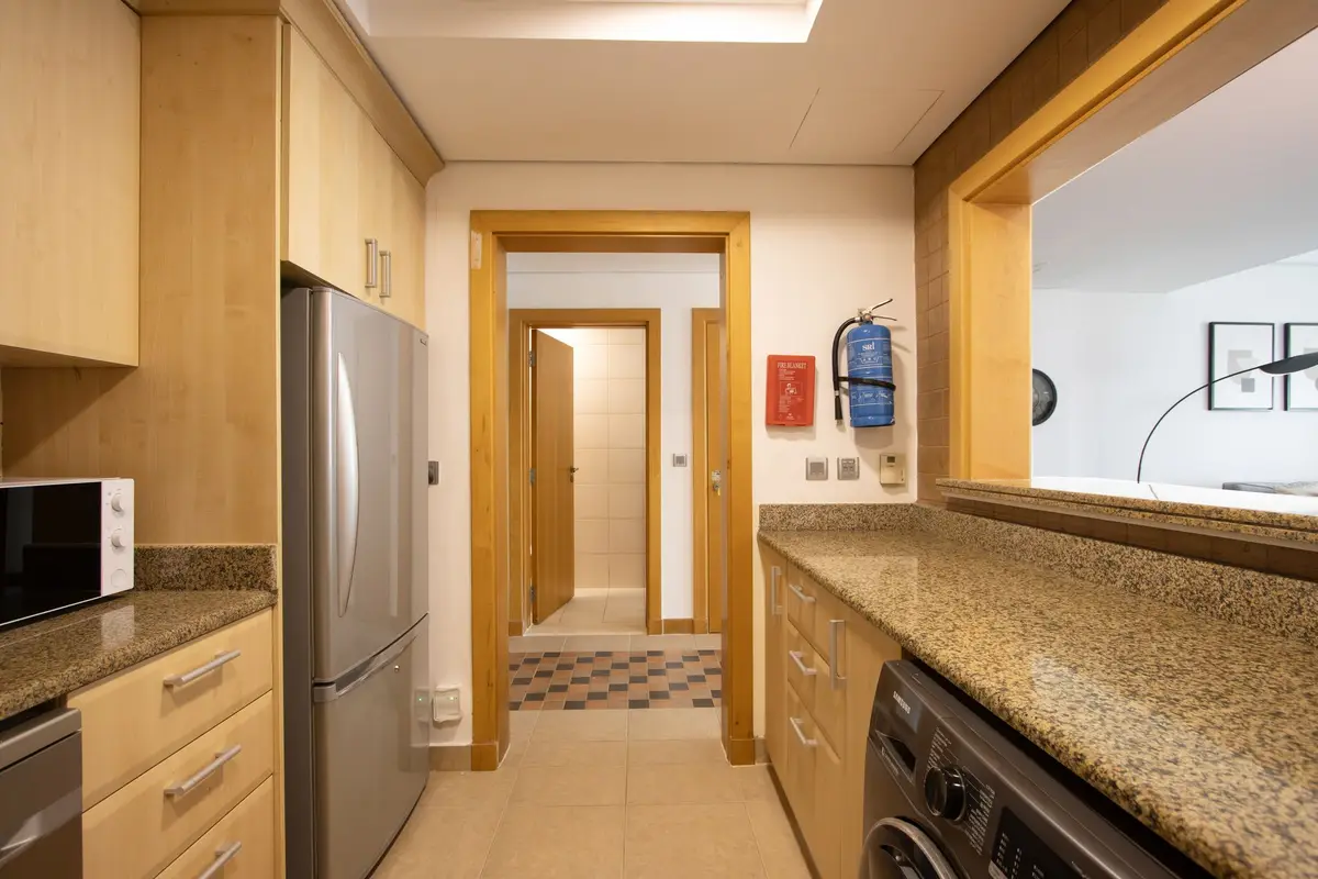 Spacious 1 BR in Shoreline Near Palm Mall, Dubai