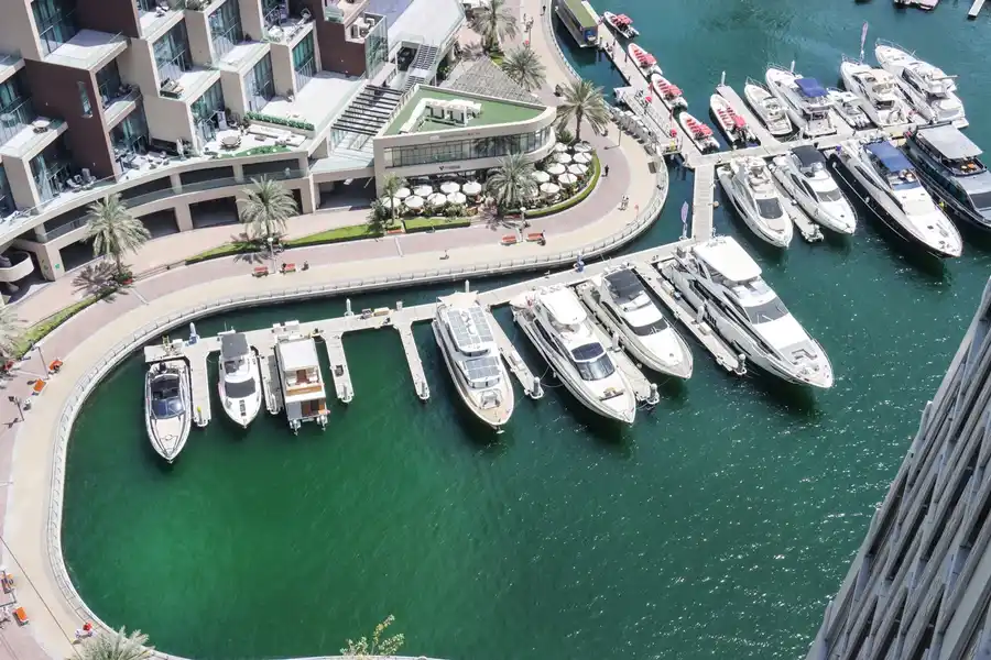 Spacious 2 BR in Dubai Marina with Balcony, Dubai