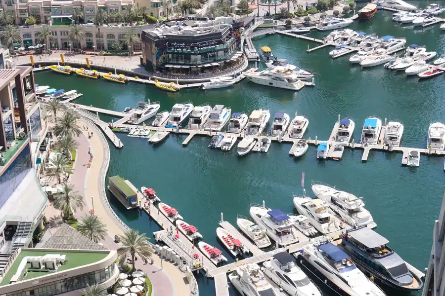 Spacious 2 BR in Dubai Marina with Balcony, Dubai