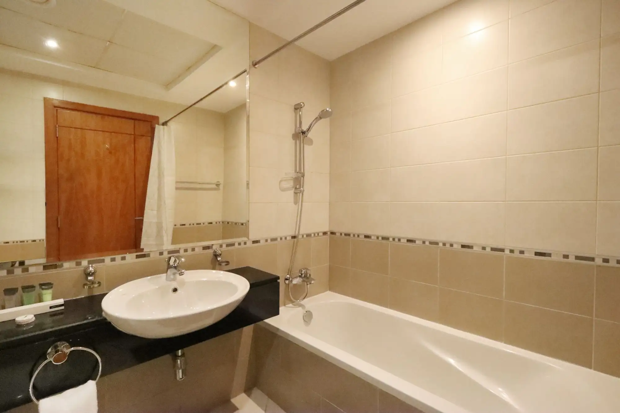 Spacious 3BR in Marina, Steps to the Beach, Dubai
