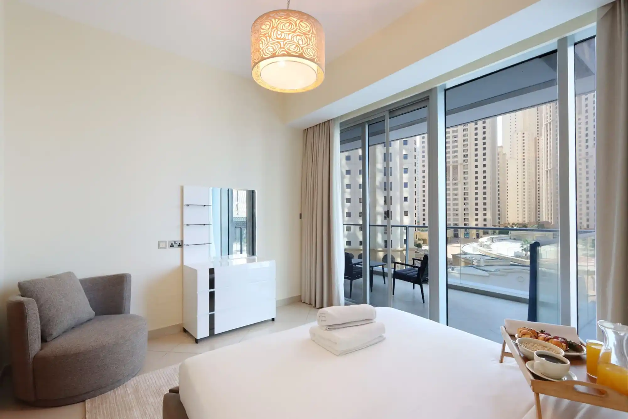Spacious 3BR in Marina, Steps to the Beach, Dubai