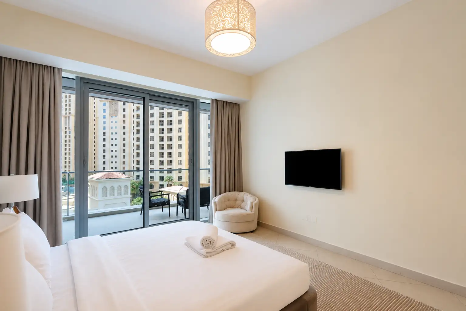 Spacious 3BR in Marina, Steps to the Beach, Dubai