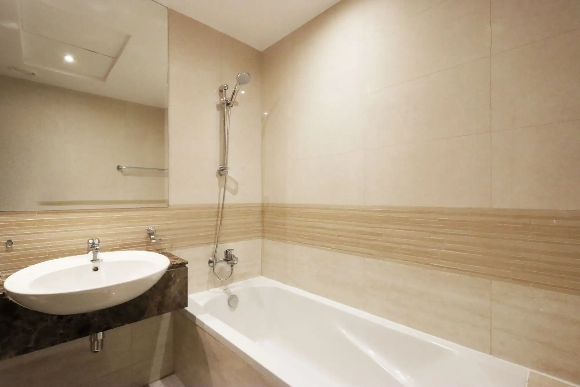 Spacious 3BR in Marina, Steps to the Beach, Dubai