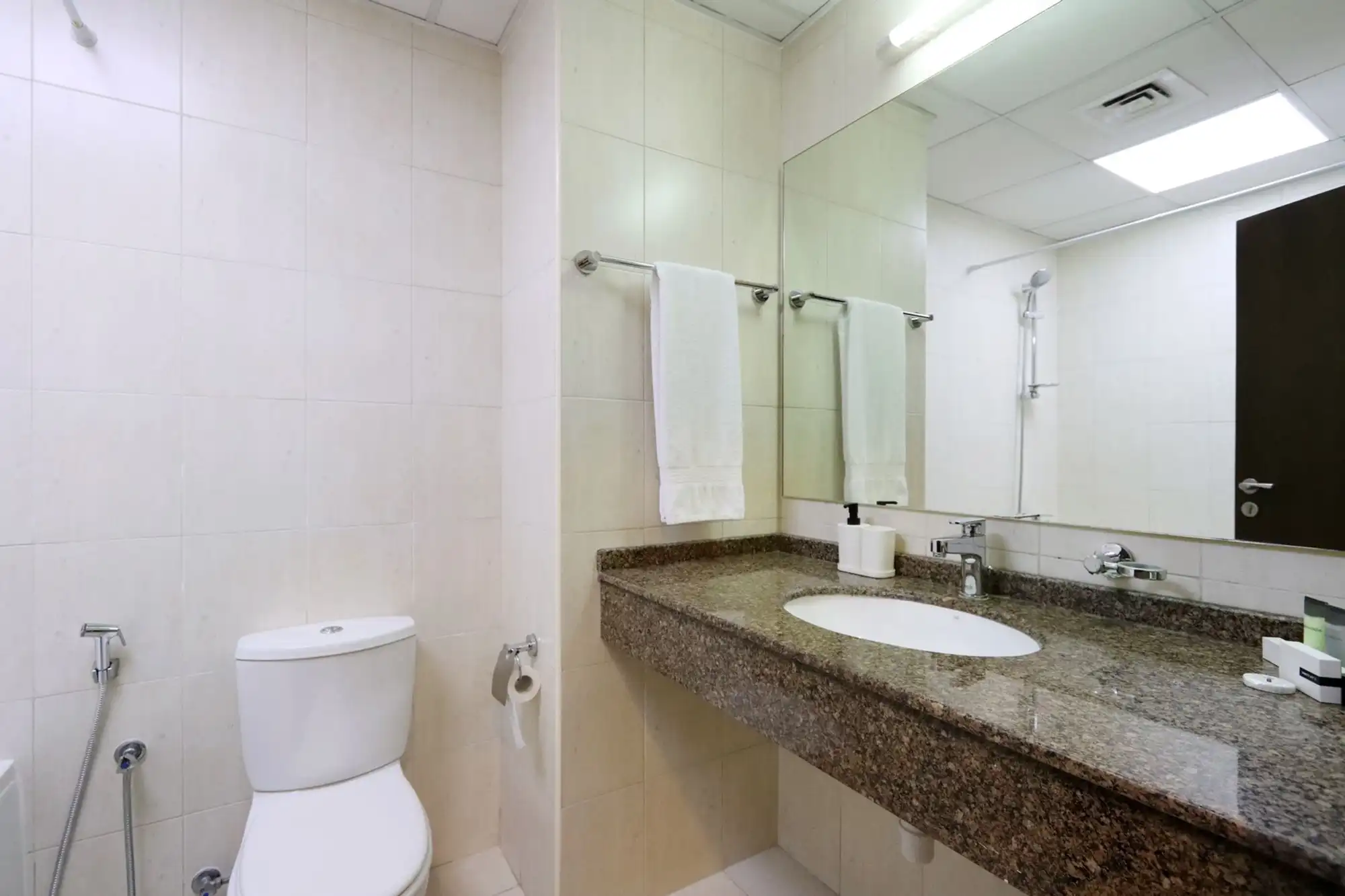 Spacious JVC Studio, Near Dining and Shops, Dubai