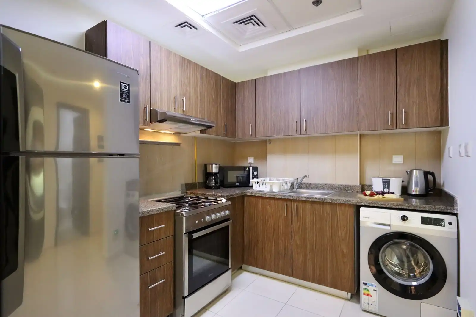 Spacious JVC Studio, Near Dining and Shops, Dubai