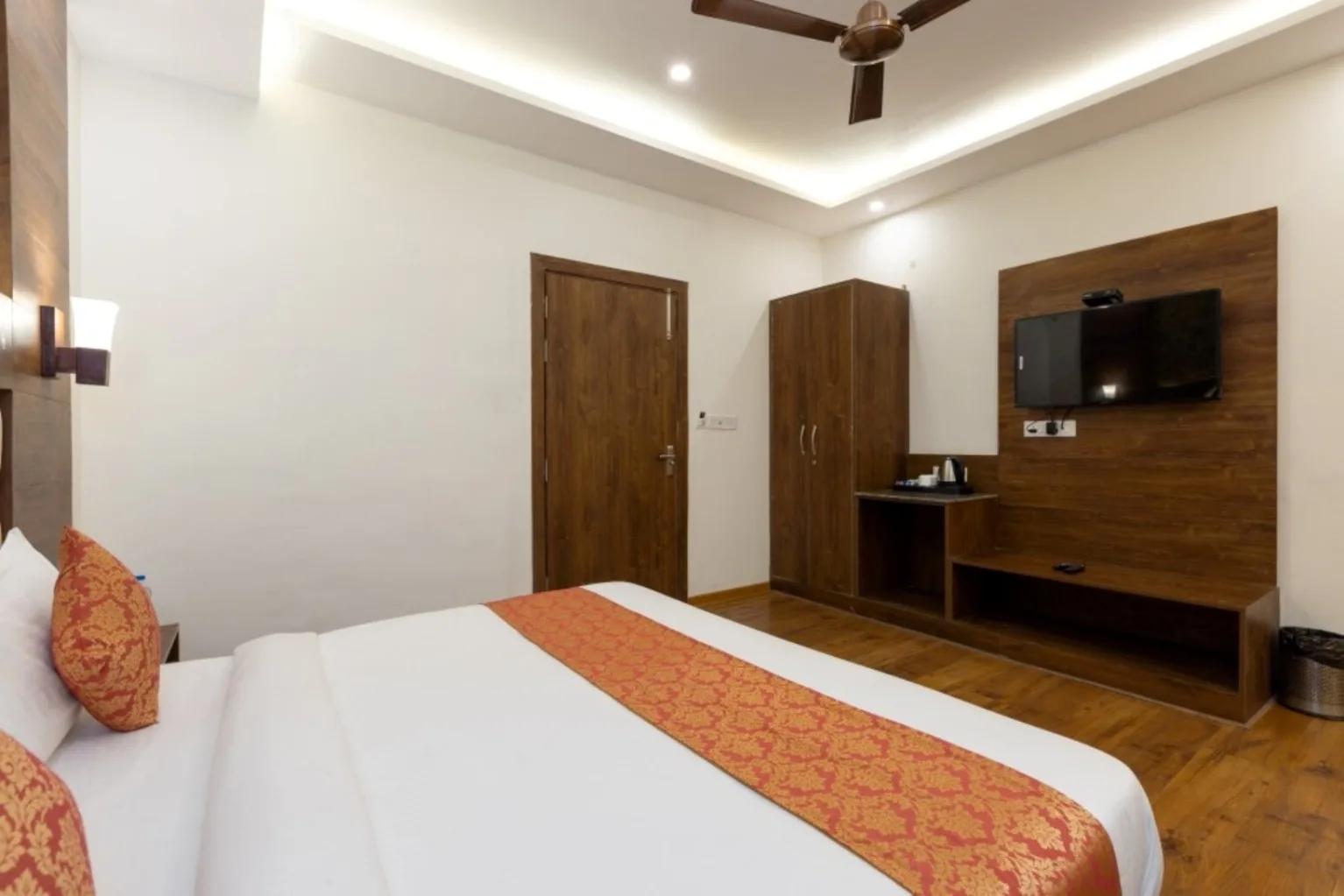 Spring Wood Hotel Room