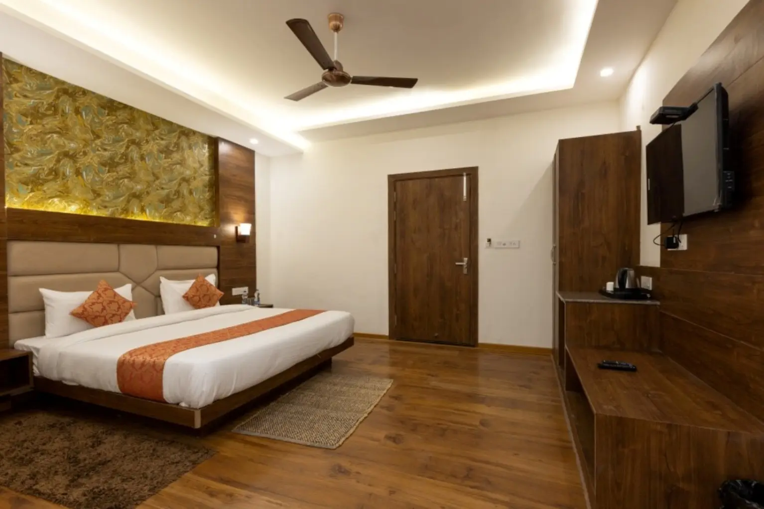 Spring Wood Hotel Room