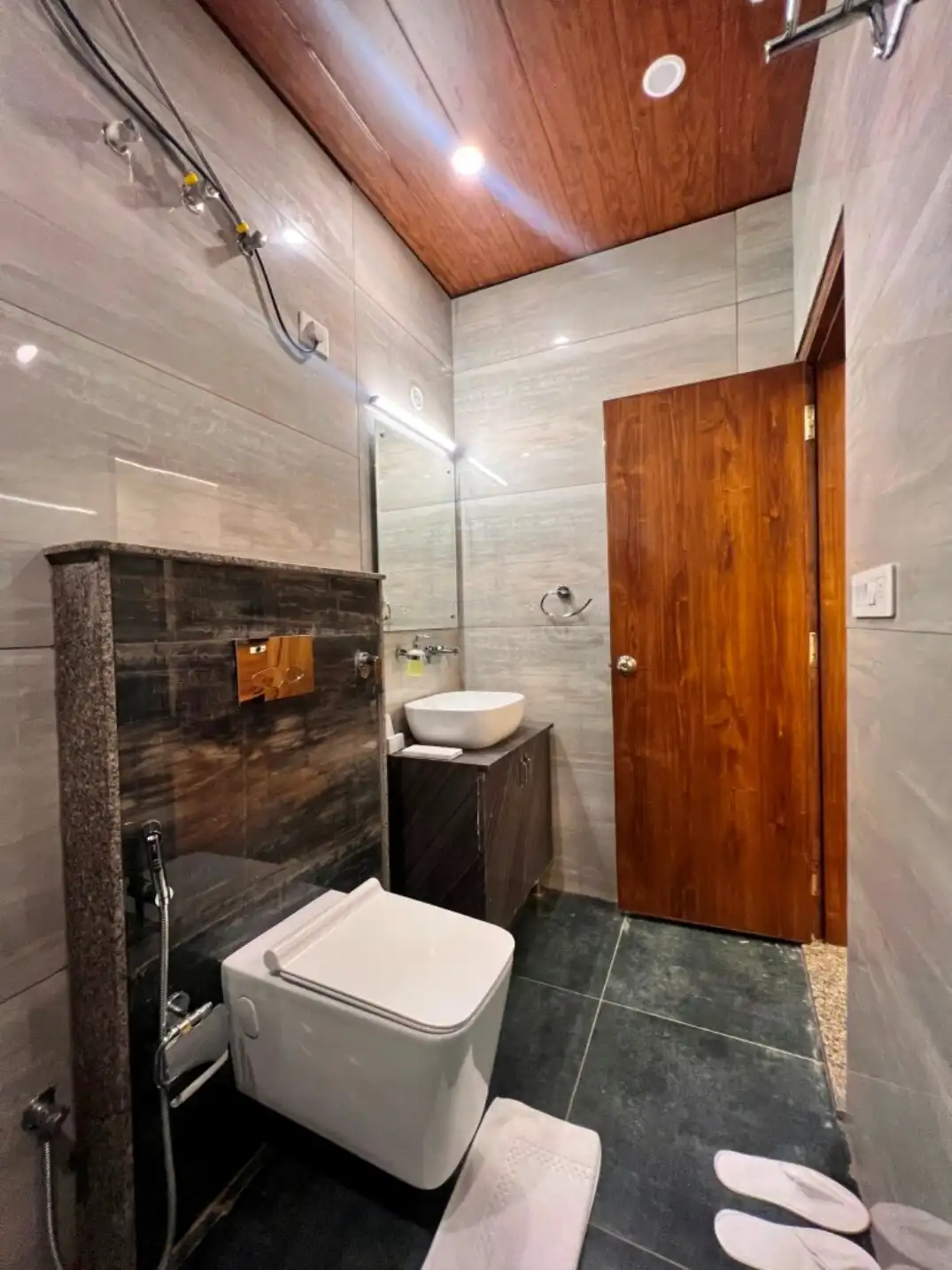 Spring Wood Hotel Bathroom