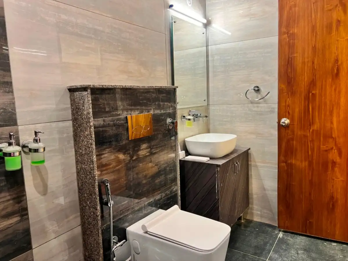 Spring Wood Hotel Bathroom