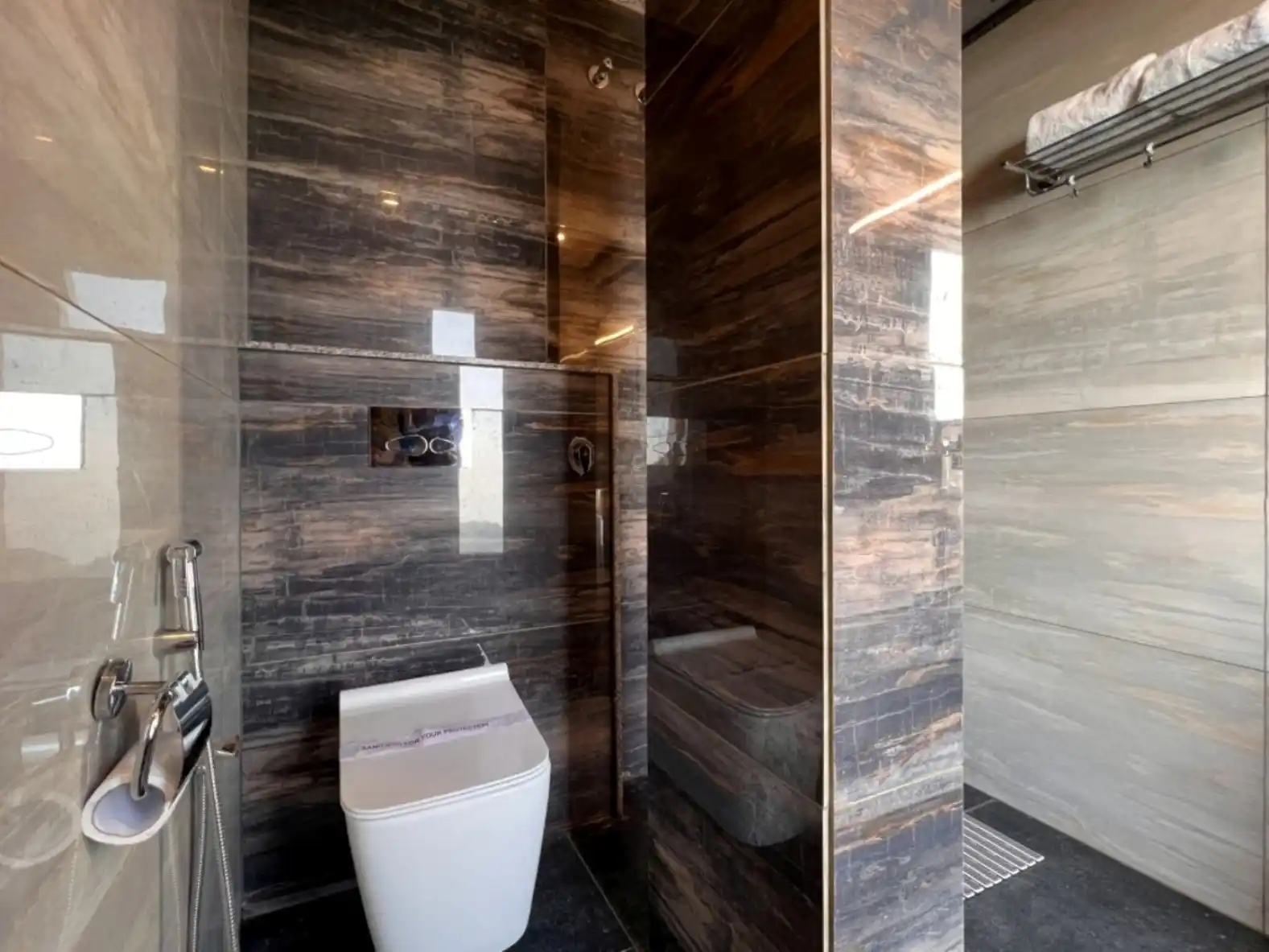 Spring Wood Hotel Bathroom