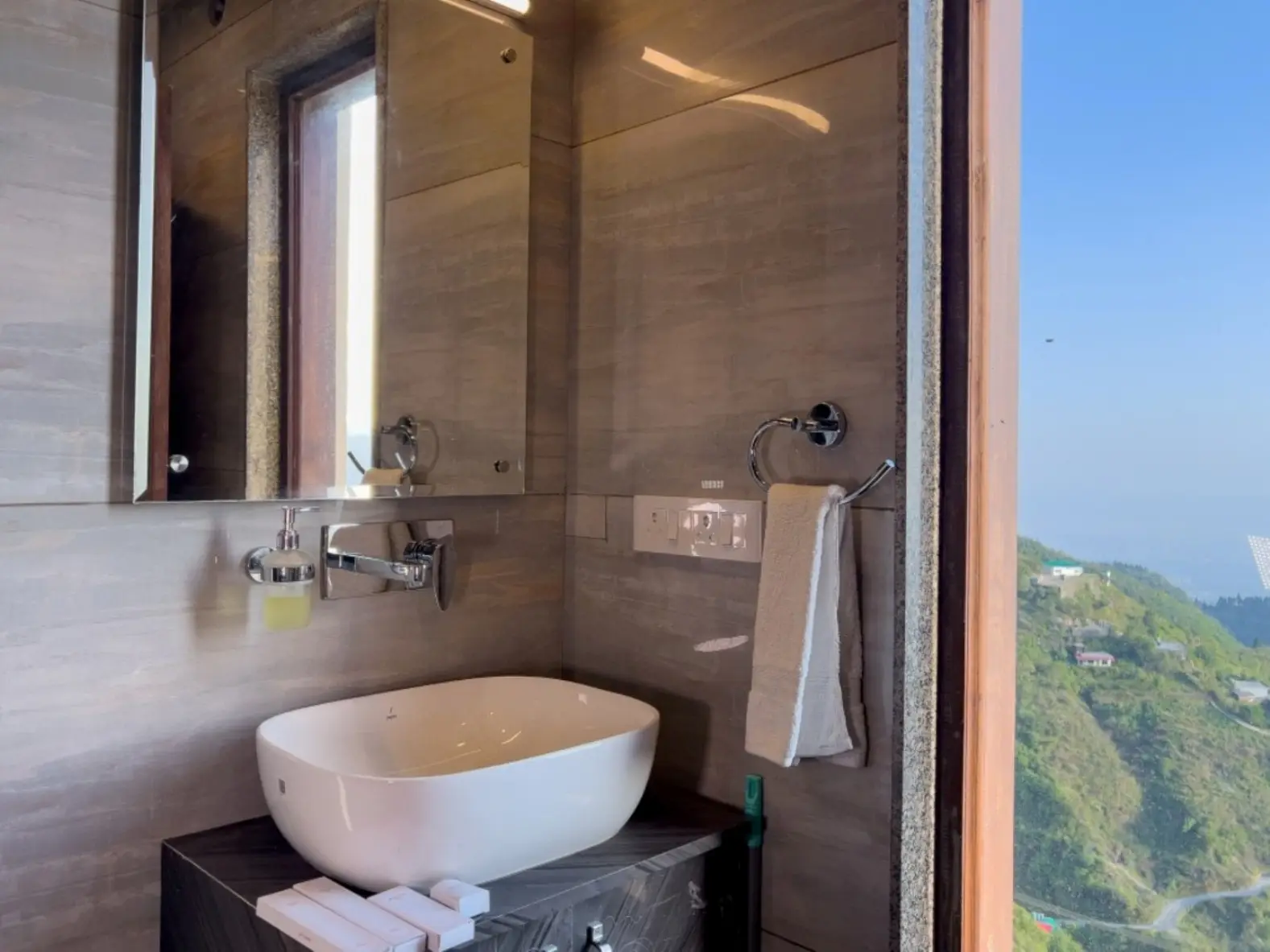 Spring Wood Hotel Bathroom