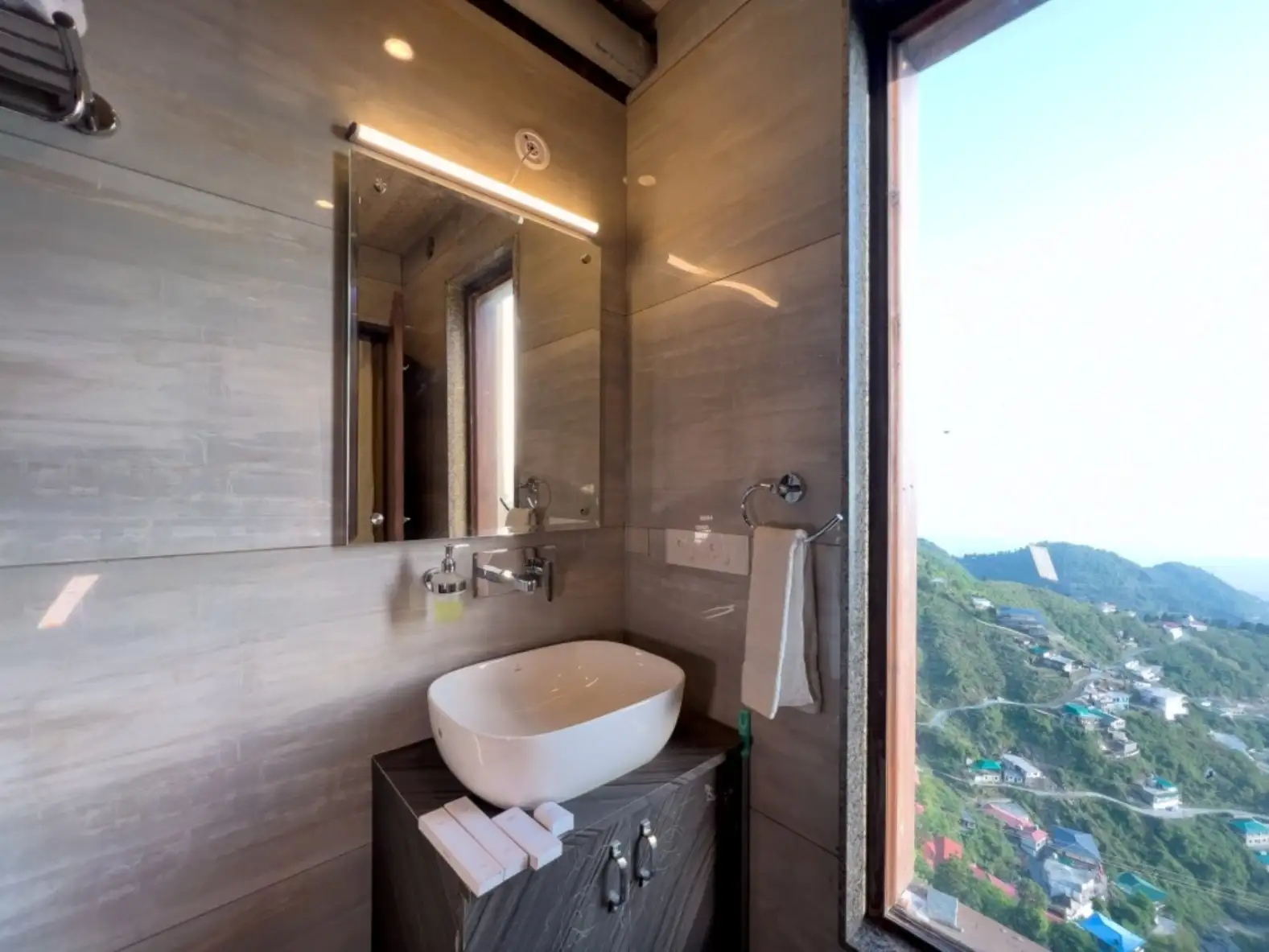 Spring Wood Hotel Bathroom