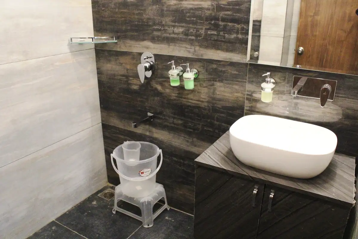Spring Wood Hotel Bathroom