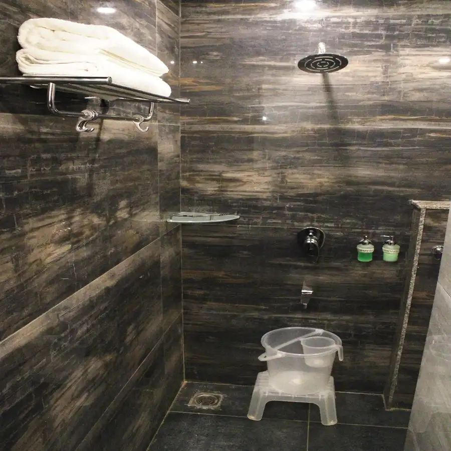 Spring Wood Hotel Bathroom