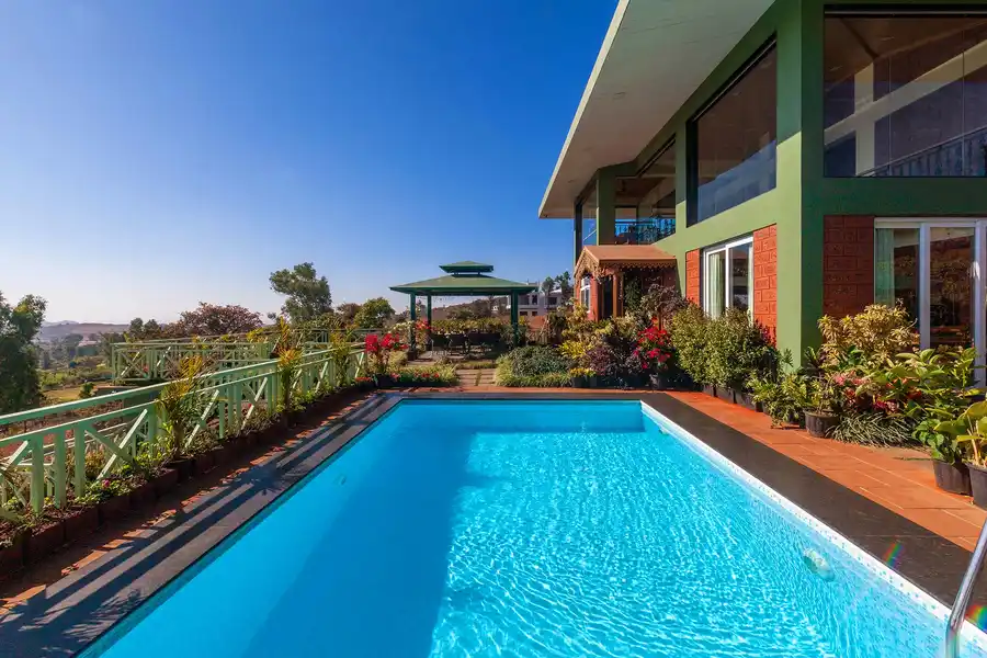 Status Villa with Heated Pool, Panchgani