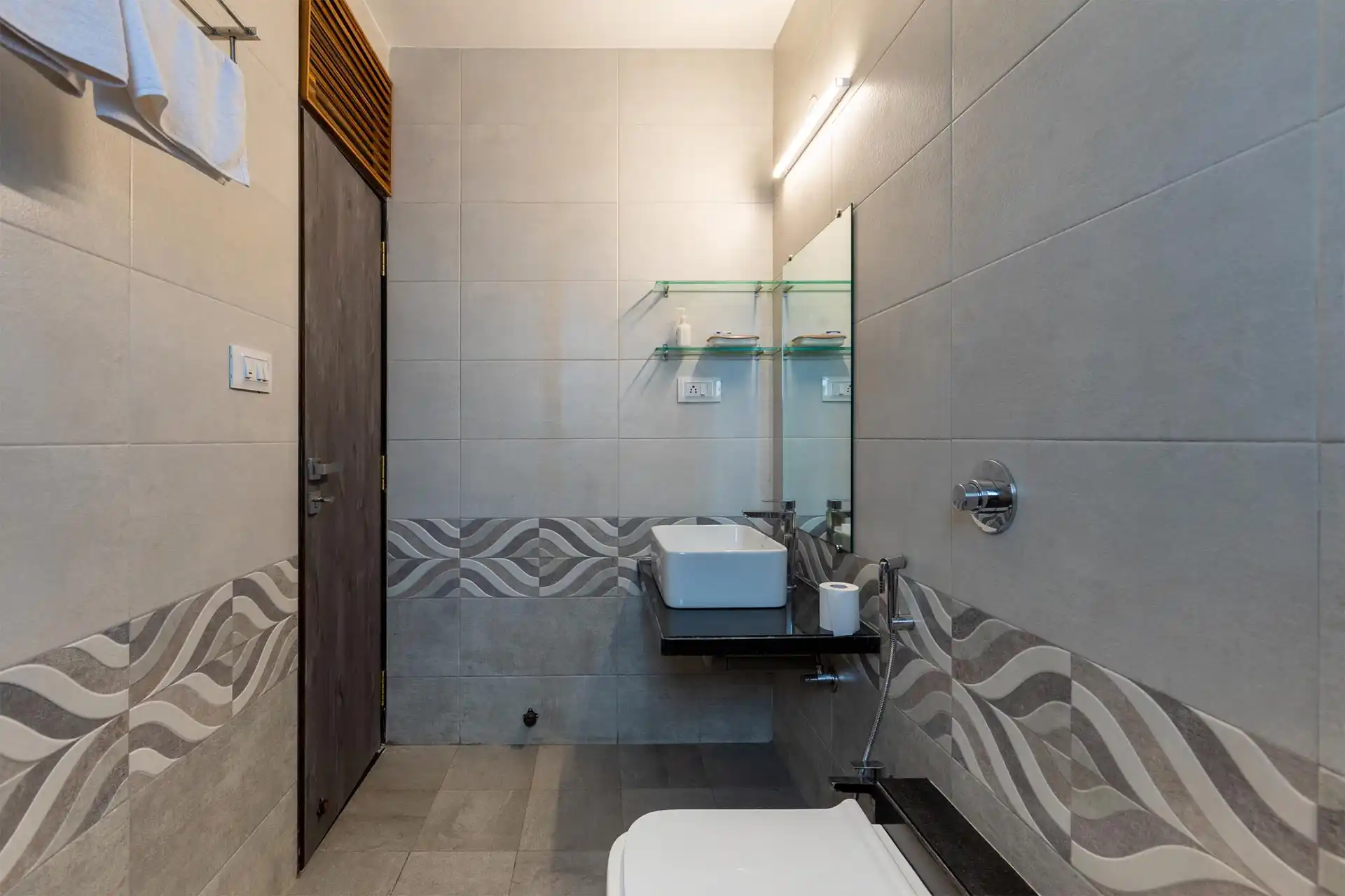 Status Villa with Heated Pool, Panchgani