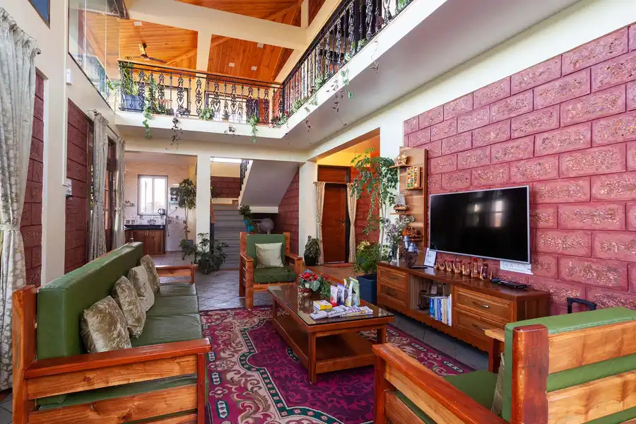 Status Villa with Heated Pool, Panchgani