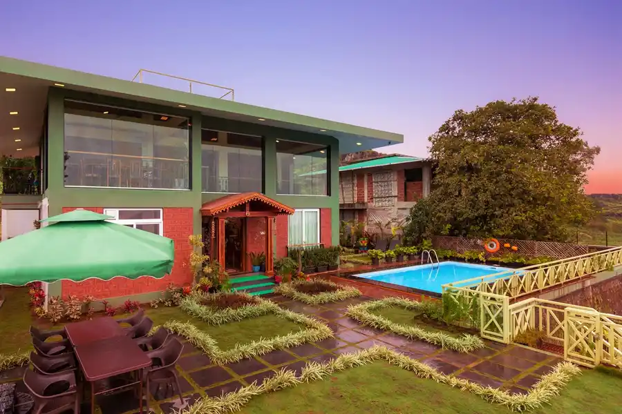 Status Villa with Heated Pool, Panchgani